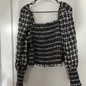 Black and white puff sleeve top